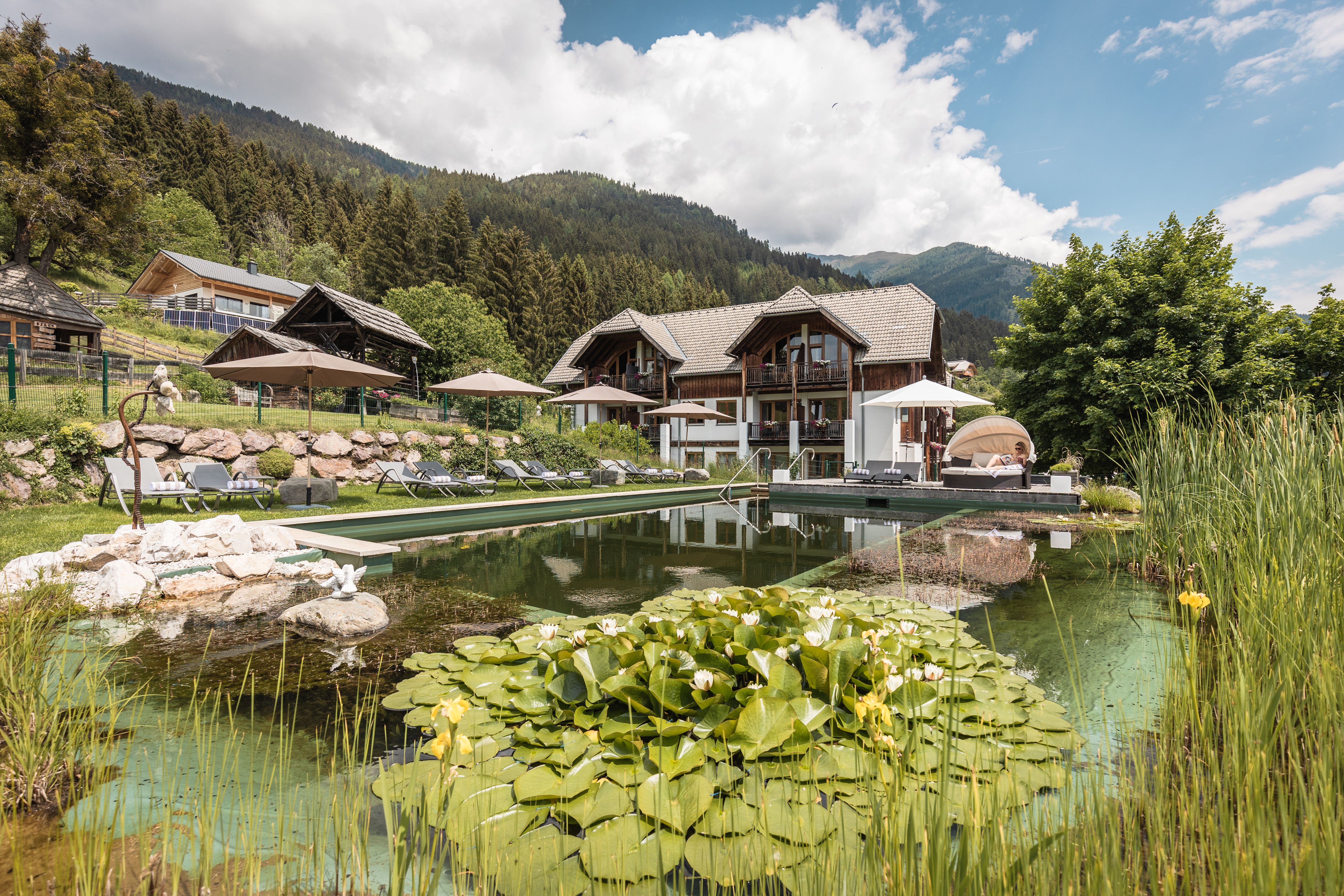 Landhof Irschen Sicht vom Naturteich