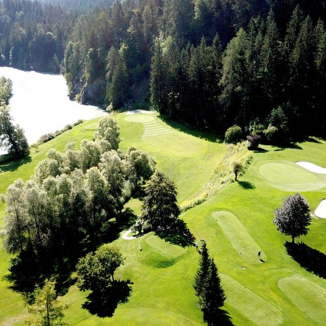 Große Golfanlage gleich neben der Drau