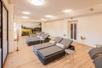 Wellnessbereich mit Liegen