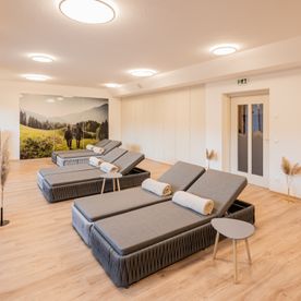 Wellnessbereich mit Liegen