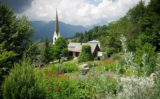 Schaugarten vor dem Pfarrstadl im Kräuterdorf Irschen