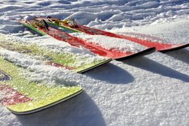 Schispitzen im Schnee